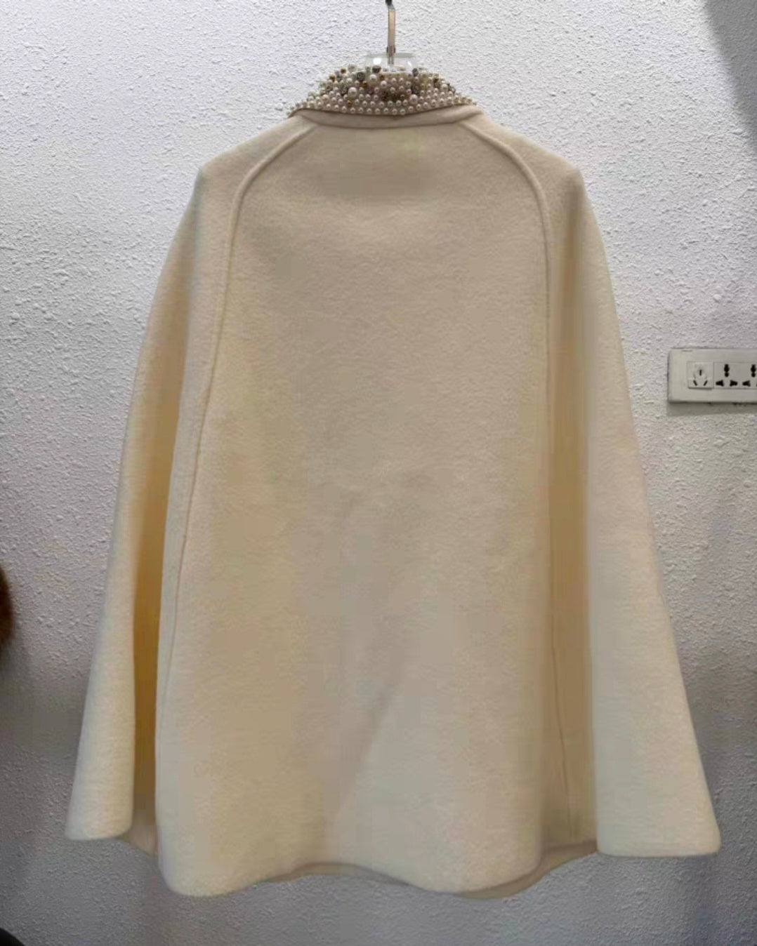 ビジューパールケープコート